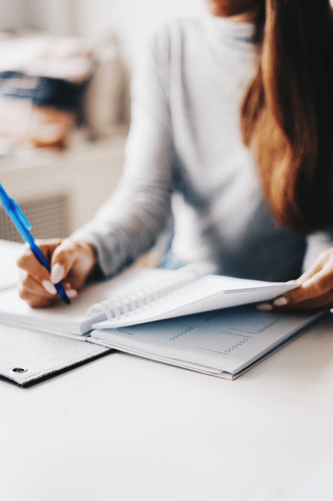 <span id="hs_cos_wrapper_name" class="hs_cos_wrapper hs_cos_wrapper_meta_field hs_cos_wrapper_type_text" style="" data-hs-cos-general-type="meta_field" data-hs-cos-type="text" >Mikä on laskurahoituksen ja factoringin keskeisin ero?</span>